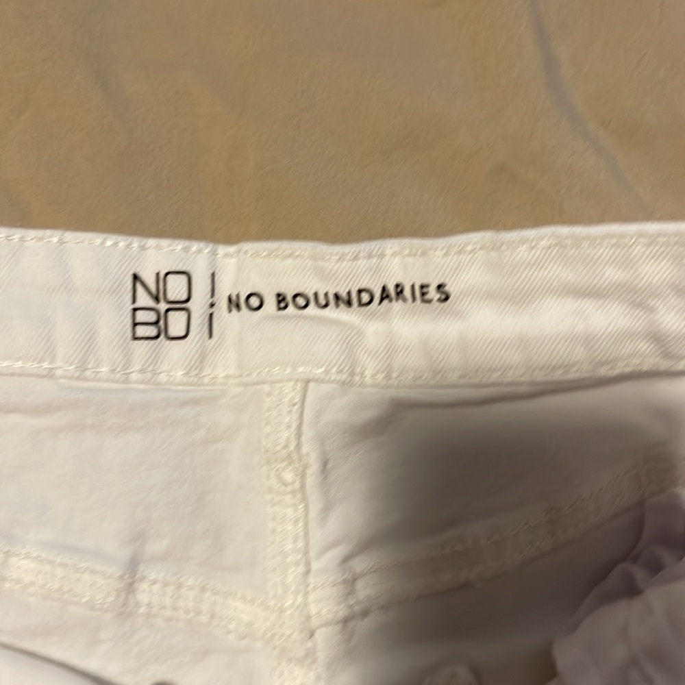 Shorts - Picture 3 of 4